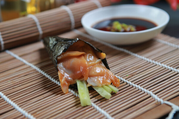 赤贝手卷寿司图片