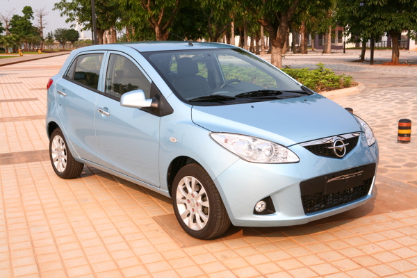 馬自達(dá)轎車圖片