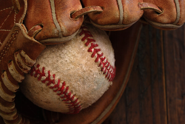 棒球手套与棒球