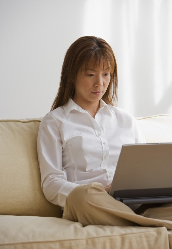 女性上網(wǎng)圖片