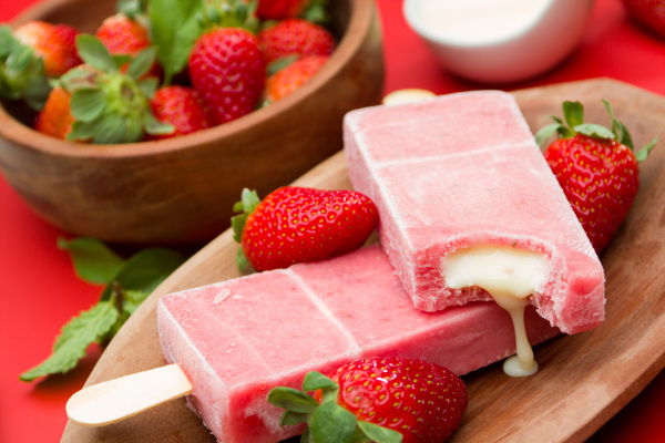 红草莓牛奶冰棍