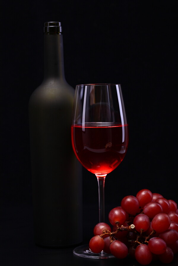 葡萄酒与红提图片