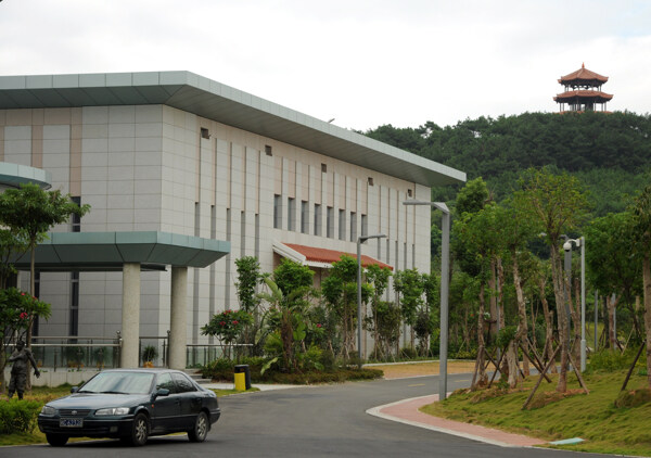 建筑與轎車圖片