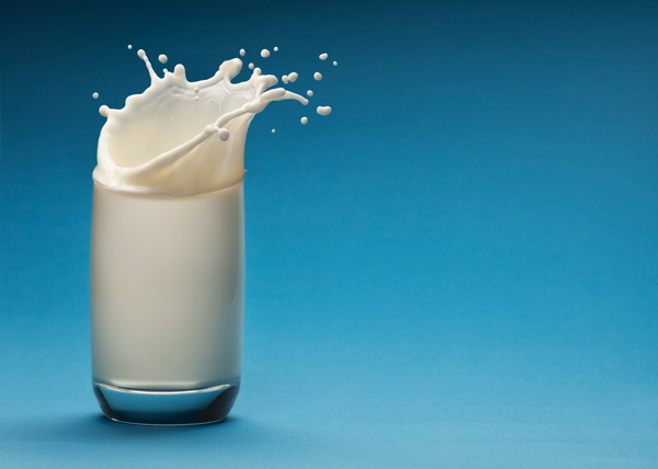 动感牛奶高清图片