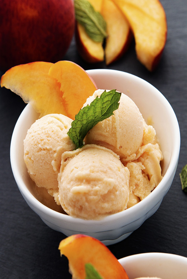 桃子冰淇淋图片