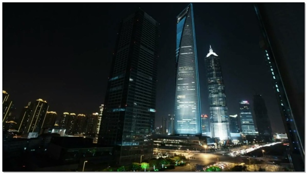 车水马龙上海金融中心夜景视频素材