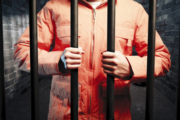 牢房里的犯人图片