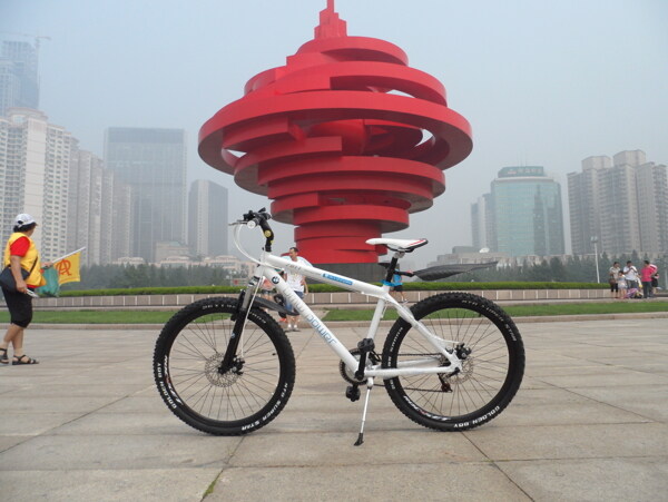 寶馬自行車在海灘圖片