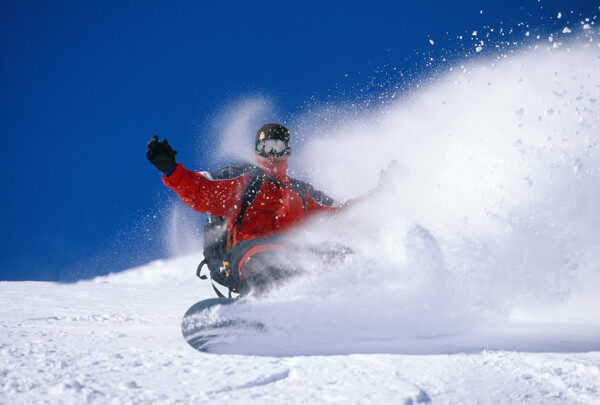 男人滑雪飞越PSD素材图片