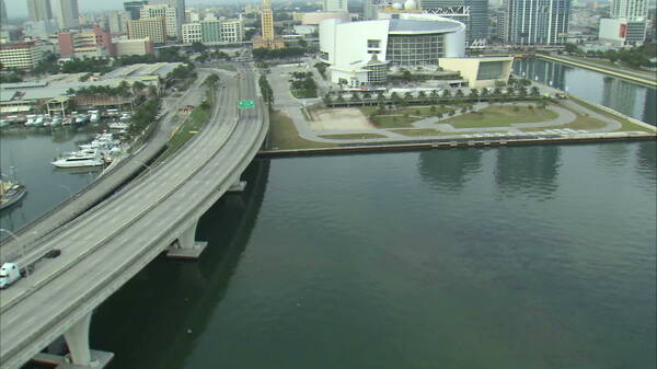 船在迈阿密码头2股空中拍摄的录像
