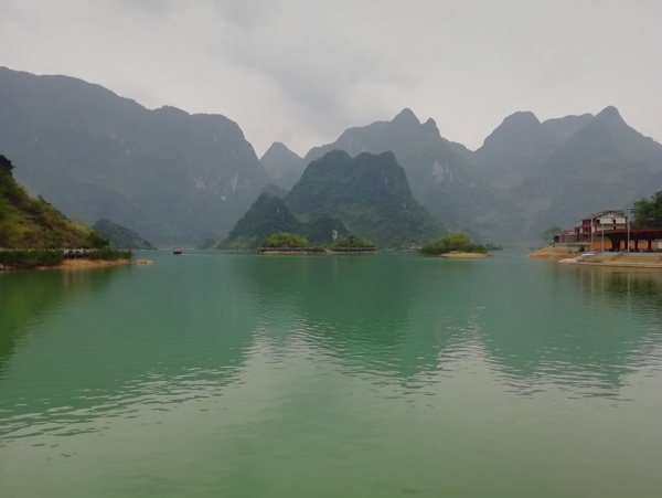 青山绿水美丽湖景