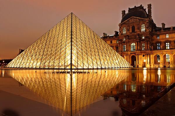 法国巴黎卢浮宫建筑地标背景素材