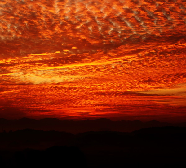 朝霞紅妝