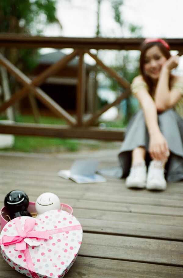 台湾美少女模特与小熊维尼图片
