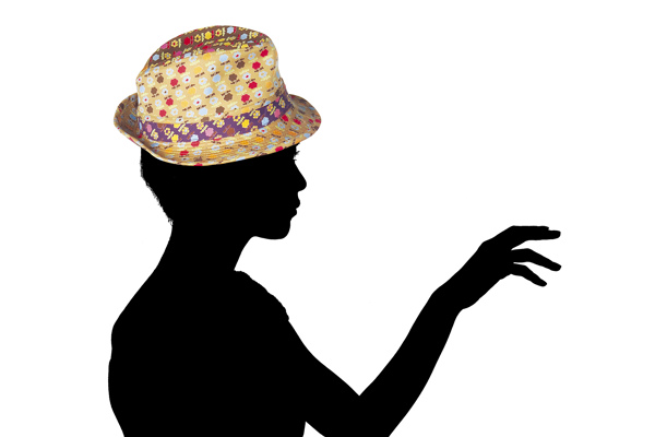 时尚印花女士帽子与美女pose剪影图片