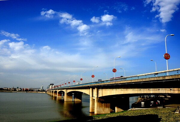 长虹大桥图片