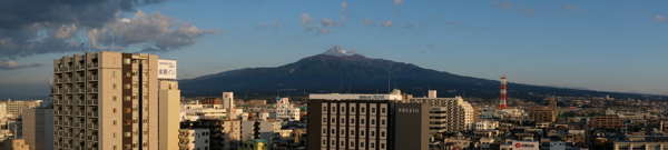 日本沼津市富士山全景