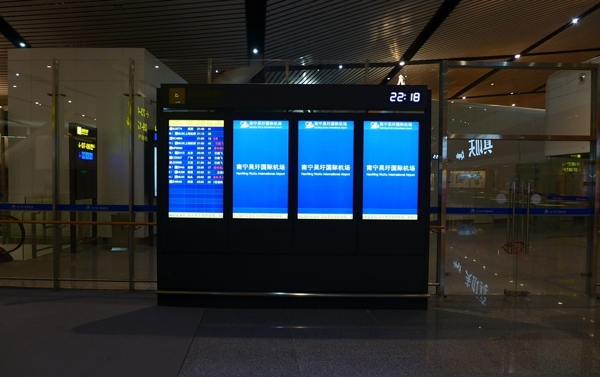 机场航班信息展示窗图片