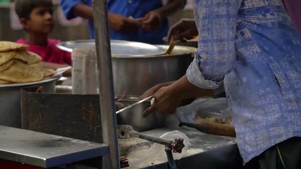 供应商准备传统印度街头食品