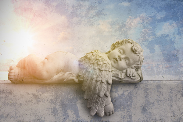 睡觉的天使雕塑图片