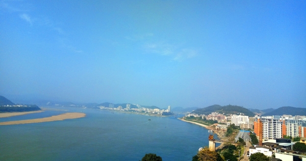 西江跟贺江交汇的美景