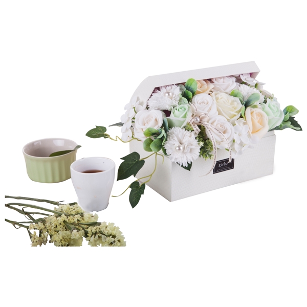实拍节日礼物白色花盒餐具水杯