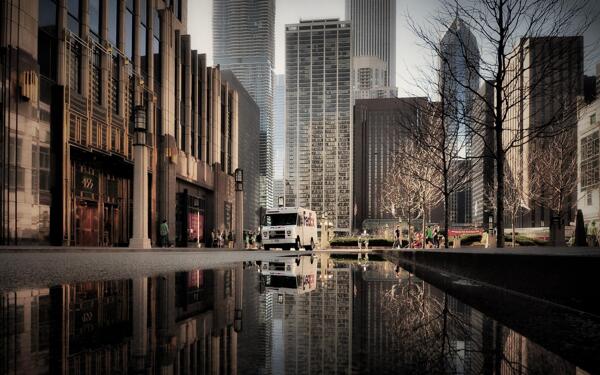 芝加哥雨后街景图片