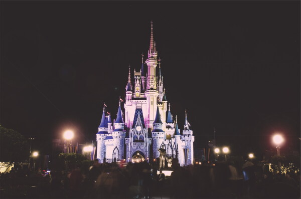 迪士尼乐园城堡夜景图片