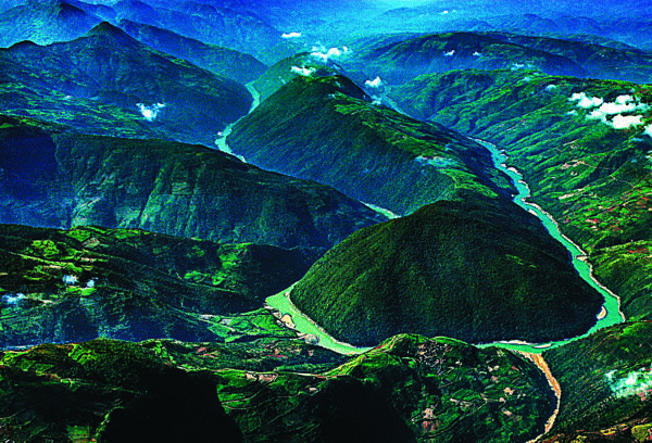 高黎贡山最末端的怒江大回转三江口图片
