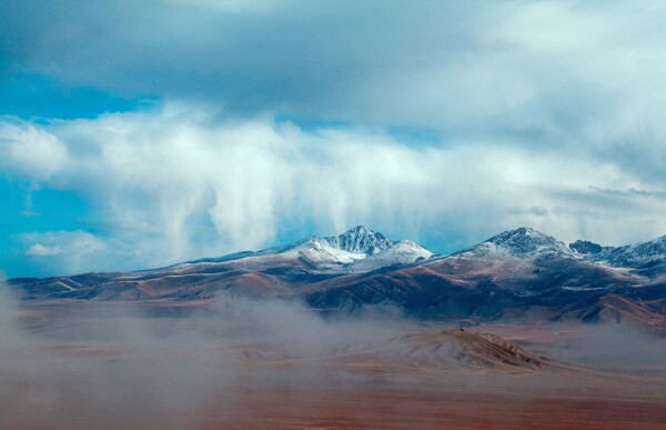 唯美的雪山風(fēng)景圖片