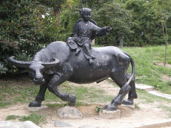 牧童骑黄牛青铜雕像图片