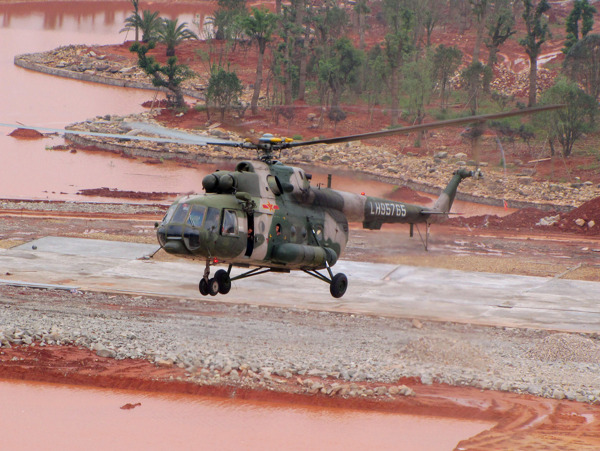 米17武装直升机图片