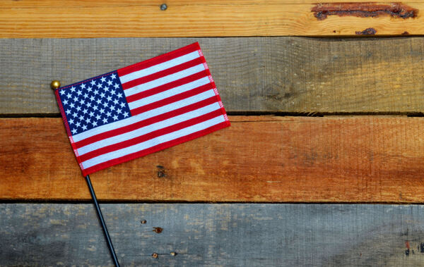 木板上的美国国旗