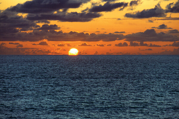 黄昏大海风景图片