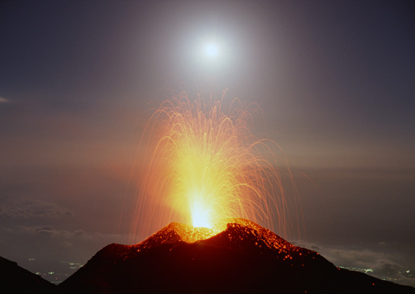 高清晰火山喷发图片
