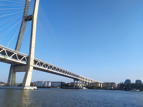城市跨江桥梁图片