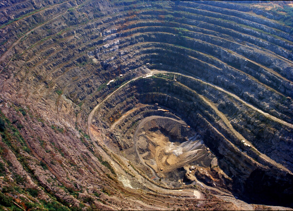 矿坑自然景观图片