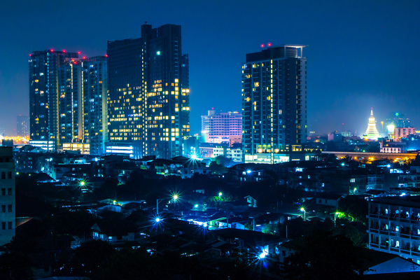 繁华城市建筑夜景
