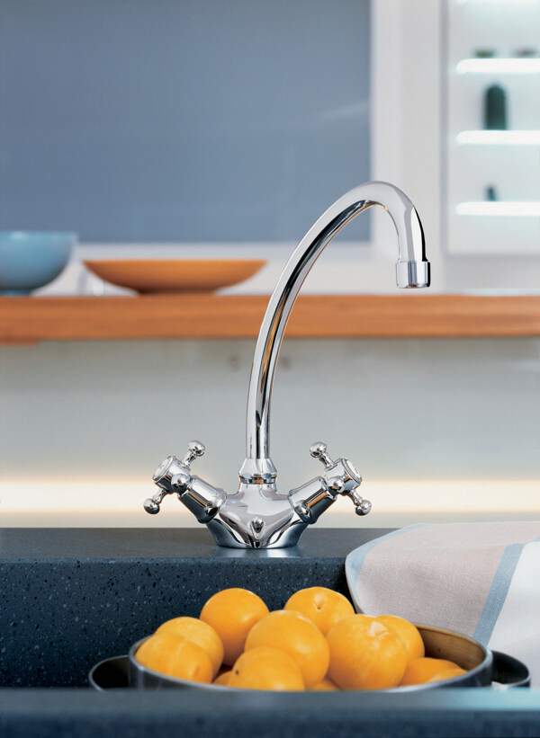 厨房设施双管水龙头洗涤缸橙子厨房图片