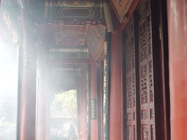 寺庙走廊图片