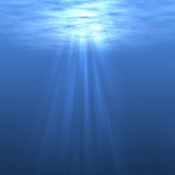 蓝色深海阳光照射海底高清图片