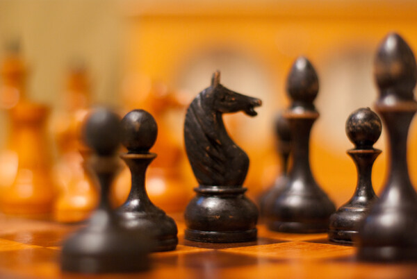 国际象棋木质黑色棋子图片