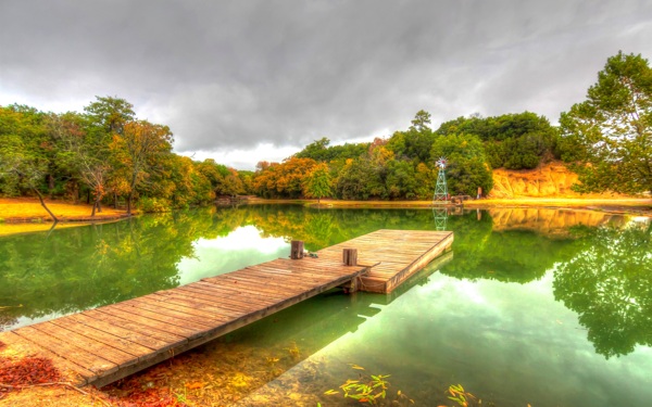 秋天公园池塘图片