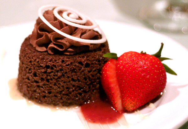 巧克力草莓蛋糕图片