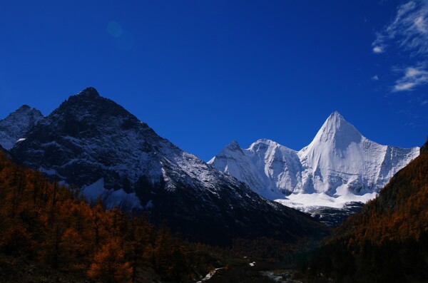 高原雪山图片