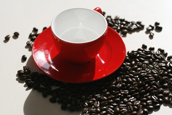 咖啡杯与咖啡豆图片