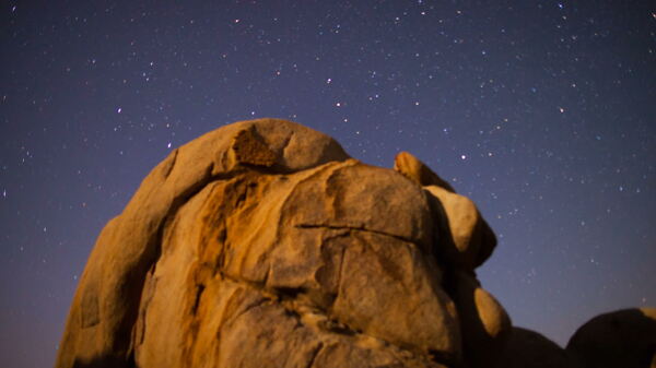 裸奔的星星在岩石形成股票视频视频免费下载
