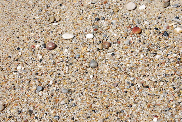 摘要背景与丰富多彩的石头在沙滩上