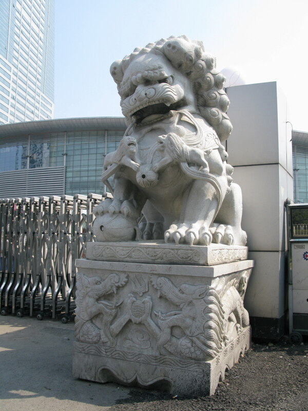哈尔滨国际会展中心的石狮图片