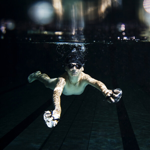 儿童潜水运动员图片